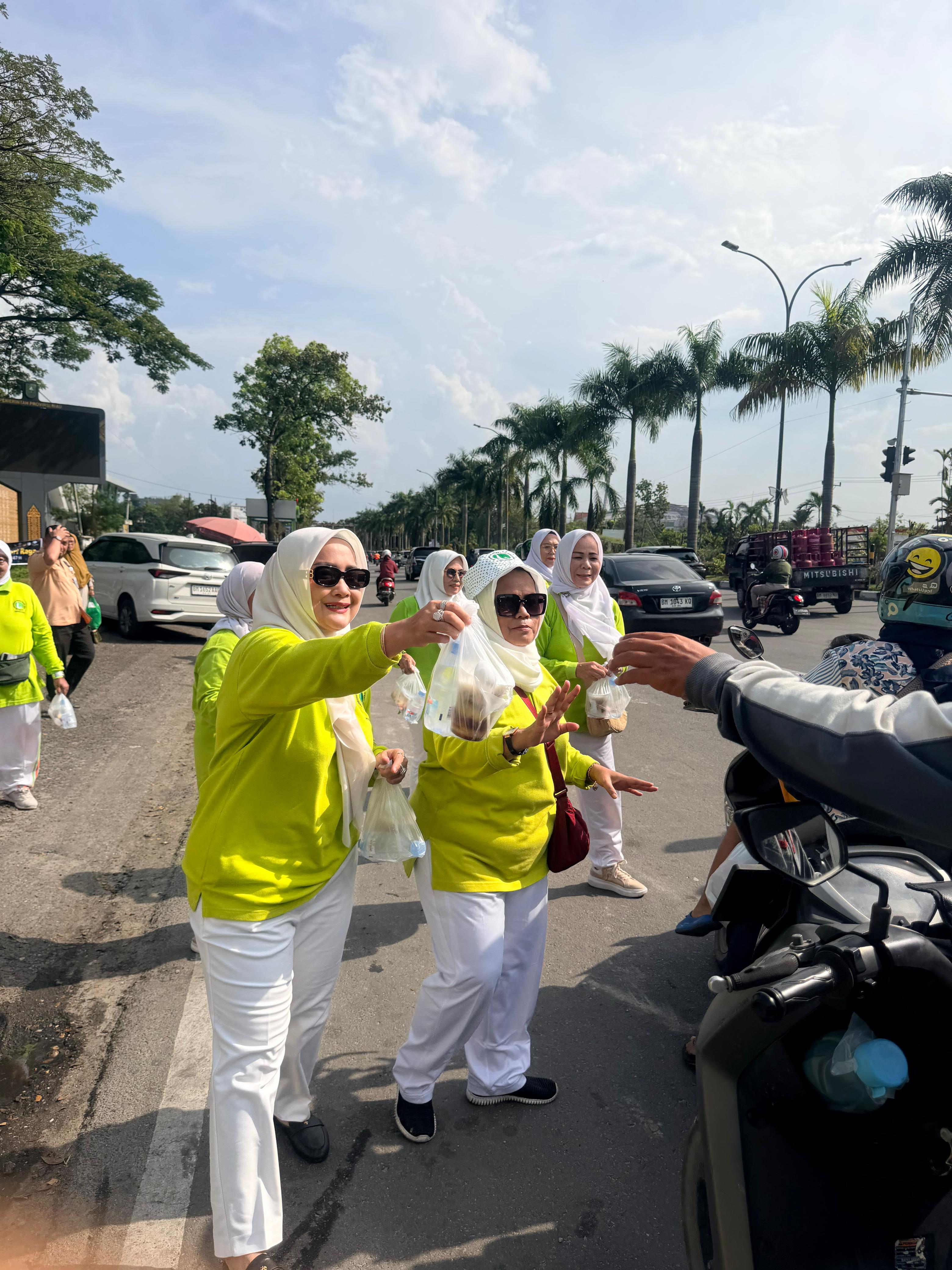 Pembagian Takjil
